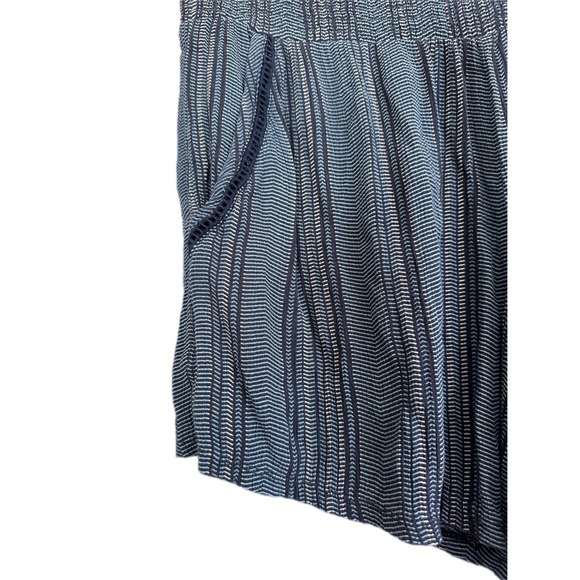 Three Dots Women's Blue White Striped Smocked Waist Rayon Shorts‎ Size Medium - Picture 3 of 6
